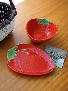 外贸日式釉下彩浮雕陶瓷草莓盘 可爱水果碗 点心蛋糕盘 酸奶小碗