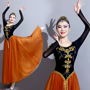 新疆舞蹈服装演出服女成人2024新款少数民族维吾尔族大摆裙连衣裙