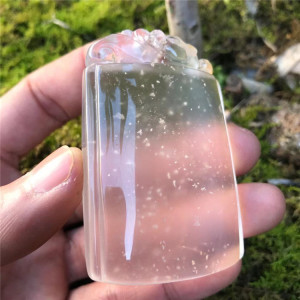 缅甸水沫玉翡翠伴生矿雪花棉巧色男女款平安无事牌吊坠毛衣链挂件