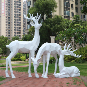 户外几何梅花鹿雕塑园林景观装饰小品玻璃钢公园草坪动物造景摆件