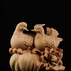 小叶黄杨木雕刻鸳鸯戏水比翼鸟结婚送礼工艺品居家摆件创意手把件