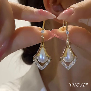 YNGVE莹格薇新款高级感几何菱形镶钻珍珠耳环女小众轻奢耳坠耳饰