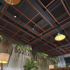 工业风天花板吊顶铁艺定制酒吧烧烤店餐厅铁丝网隔断墙面背景装饰