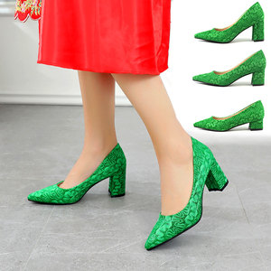绿色婚鞋新娘鞋粗跟尖头女高跟绿鞋绒面蕾丝单鞋结婚鞋舒适上轿鞋