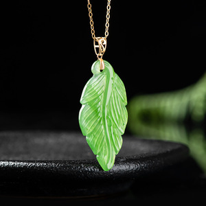 一元拍卖 菠菜绿老料和田玉碧玉树叶吊坠正品18k金天然玉石挂件