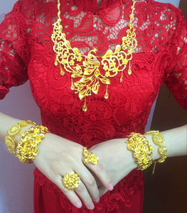 结婚三金黄金首饰婚礼