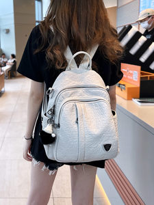 香港真皮双肩背包女2024新款时尚百搭两用单肩包包白色简约旅游包
