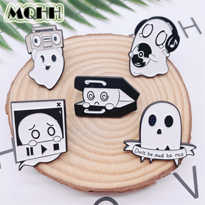 MQHH创意白色幽灵骷髅胸针戴耳机听音乐CD收音机合金徽章首饰礼品