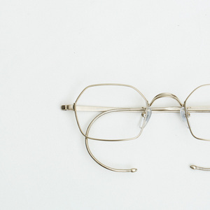 挂耳眼镜框