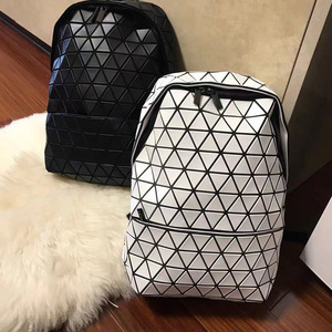 三宅BAOBAO几何菱格双肩包大容量情侣同款旅行包休闲哑光太空背包