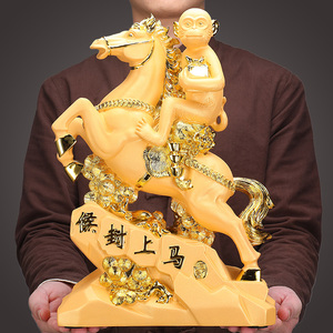 马上封侯猴摆件大号金猴商务礼品家居电视柜办公室桌沙金马工艺品