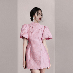 2024年春夏新品小众设计感改良版粉色减龄时尚旗袍连衣裙礼服女装