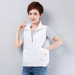 女式夏天马甲轻薄透气外穿中老年人休闲背心外套户外运动短款马夹