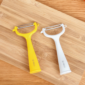 日本削皮刀厨房多功能水果土豆刨皮去皮刀创意家用不锈钢刮皮神器