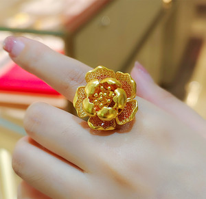 大花朵金戒指