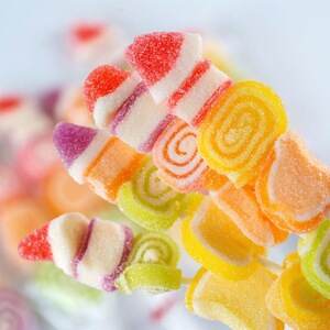 网红混合水果味串串糖包邮休闲零食泰国风味串烧软糖水果味橡皮糖