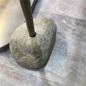 天然鹅卵石服装衣架底座底盘石头墩支架岩石河卵石服装店装饰布景