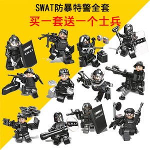 沃马积木特警战队兼容乐高swat反恐防暴特种兵部队狙击手武器人仔