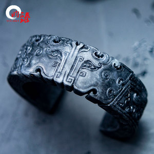 昀臻翡翠玉镯子定制原石毛胚方手镯黑乌鸡雕刻加工饕餮兽面纹男士