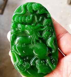 干青铁龙生翡翠吊坠