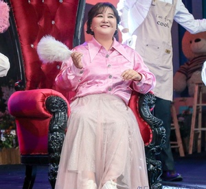 欧洲春晚贾玲同款韩版粉色翻领单排扣衬衫开衫搭网纱中长半身裙女