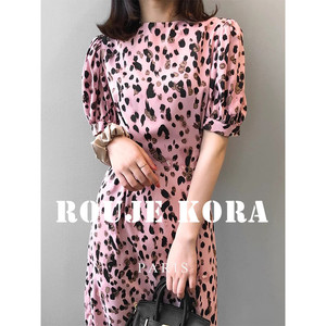 气质豹纹设计感Rouje Kora夏季新款别致收腰显瘦粉色碎花连衣裙女