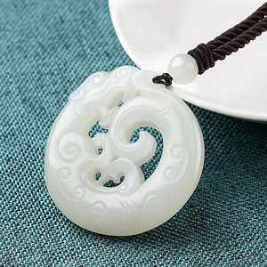 龙形玉吊坠玉龙