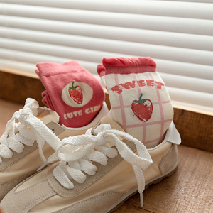 夏秋季粉红色草莓网格可爱日系袜子女中筒袜ins潮花边学生长筒袜
