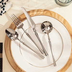 摩登主妇西餐刀叉餐具套装家用法式不锈钢吃牛排餐盘刀叉勺三件套