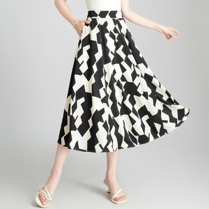几何图案设计感半身裙女夏季2024新款黑白撞色大摆裙遮肉显瘦长裙