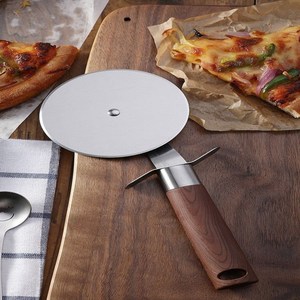 不锈钢披萨刀披覆木纹柄轮刀烘焙工具滚刀圆形比萨介饼滚轮刀切刀