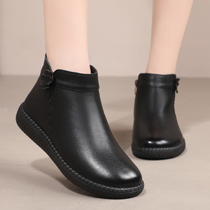 妈妈棉鞋真皮软底冬季新款大码中年短靴牛筋底加绒中老年女士皮鞋