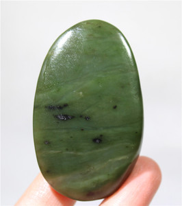 真品推荐碧玉适手把件挂饰60克修形籽料菠菜绿新疆和田玉龙河k