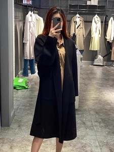 品伊芙丽女代2023冬新品纯色时尚气质黑色羊毛大衣外套1EA370301