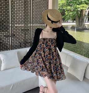 吊带裙外搭宽松显瘦