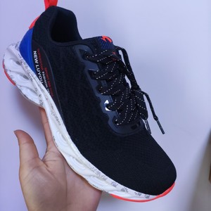 露友运动鞋