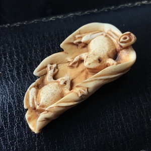 优胜美物 呱呱招财 猛犸象牙雕刻 日本回流根付小挂件吊坠 z345