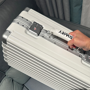 日本铝框行李箱可坐人多功能拉杆箱20寸万向轮新款pc旅行箱子男女