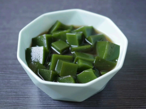 广东茂名特色小吃高州特产凉粉绿凉粉草冻1000g消暑佳品即食配糖