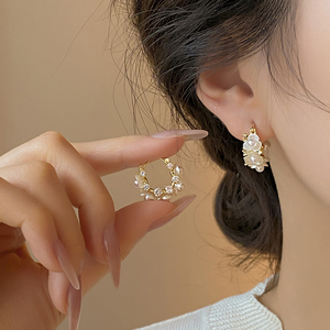 古里雅珍珠花朵耳环小众设计耳扣高级感耳饰女2024新款爆款耳钉