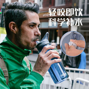 运动水杯驼峰