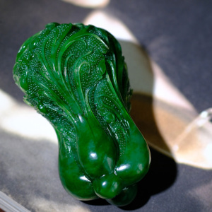 天然玉石新疆和田玉俄罗斯碧玉菠菜绿大料雕刻白菜把玩件小摆件