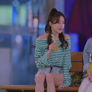 我的小确幸黄一琳周程程同款绿色条纹上衣女露肩t恤衫一字肩衣服