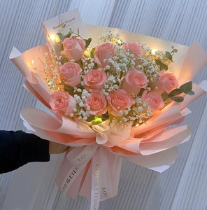 【甜蜜时光】11支粉玫瑰搭配白色满天星花束/送女友/生日礼物