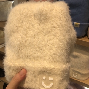 简约系列笑脸滴塑针织帽毛绒帽米色秋冬毛毛帽子 miniso名创优品