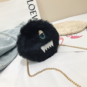 毛毛绒搞怪小怪兽包包2018秋季新款少女斜挎包可爱萌个性链条