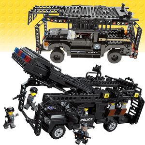 特警城市装甲车防暴武装皮卡兼容乐高swat突击攀登车悍马拼装积木