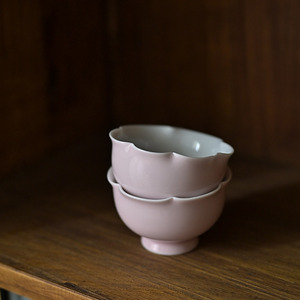 景德镇高温颜色釉淡粉色花口茶杯女士纯色花瓣口小高足陶瓷品茗杯