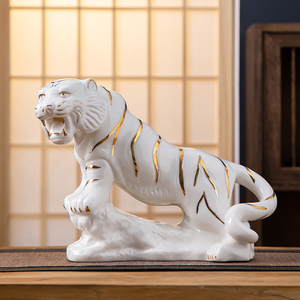 陶瓷虎摆件十二生肖老虎招财镇宅老板办公桌摆设老虎上山工艺品