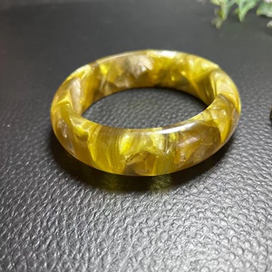 天然黄金云母 祖母晶手镯 内径:61毫米,宽:19毫米,重:88克